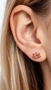 ZS 1 Pc 16G Ear Piercing Maple Leaf Ear Stud M0.9 Internal Thread Stud Earring Flat Back Lip Piercing Conch Earring