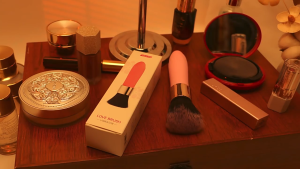 มัลติฟังก์ชั่สั่นแปรงแต่งหน้าแบบพกพาสำหรับใบหน้าและร่างกายนวด