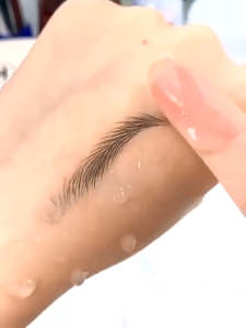 ดินสอเขียนคิ้ว หัวแปรงสี่แฉก กันน้ำ ติดทนนาน สีดํา สีน้ำตาล 4 ชิ้น พร้อมแปรงปัดคิ้ว เนื้อดี เขียนง่าย เส้นคม