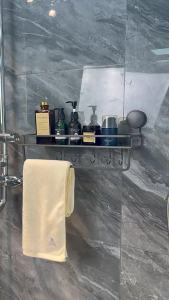 Suction Cup Bathroom Rack Shower Bath Room Toilet Space Aluminum No Drilling Hanging Shelf Bathroom Organizer Hang On the Wall