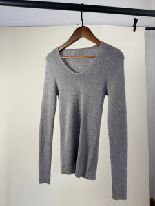 เสื้อถักผ้าขนสัตว์สำหรับผู้หญิง ทรงเข้ารูป คอวี แขนยาว ระบายอากาศได้ดี ดูดซับเหงื่อ ระบายความชื้น ฤดูใบไม้ร่วง 2025