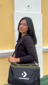 Converse คอนเวิร์ส กระเป๋าสะพายข้าง กระเป๋า Duffle Bag Inflated Roll 1261825AUH3BKXX / 1261825BUH3NAXX / 1261825CUH3REXX (790)