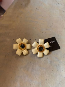 CAFFTI | Elegant Luxurious Flower Earrings
