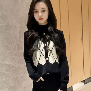 Premium Fashion Two-tone Knitted Top