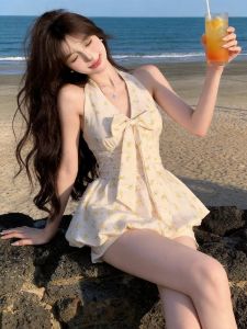 GUZILIAN | Sweet Floral Halter Neck Bow Tie Peplum Top & Shorts Set