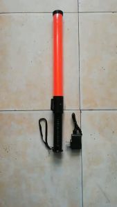 GẬY ĐÈN ĐIỀU KHIỂN GIAO THÔNG SỬ DỤNG PIN DÀI 54CM TIỆN LỢI SỬ DỤNG