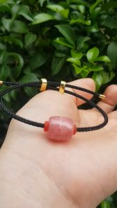 Vòng tay Charm Đá Đào Hoa hồng tươi tự nhiên bóng đẹp phối dây đen may mắn có khoen chỉnh theo tay lớn nhỏ được nữ mệnh hỏa mệnh thổ đeo xinh tay may mắn tài lộc tốt công việc có 580k/1 vòng ạ