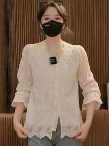 Áo Thun Dài Tay V-neck Voan Ren