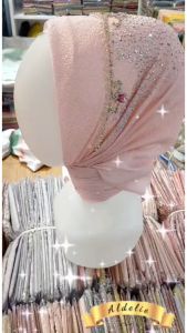 Hijab Pesta Simple Mewah Motif Bando Cantik Terbaru Bahan Gliter Kilat Import Jilbab Kondangan Segi Empat Terlaris Instan Mudah Dibentuk Banyak Warna Kerudung Seragaman Acara Nikahan Material Moscrape Grosir dan Ecer Jakarta Bandung Sulawesi Jawa Bali BMM