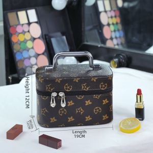 Large Capacity Portable Womens Makeup Bag with Mirror Korean Style PU Material Cosmetic Storage Box Retro Geometric Pattern