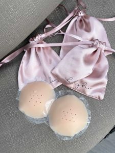 ปิดจุกมีกาว (เว้นกาวช่วงจุก) มีรูระบายอากาศ สีทึบ ไม่เห็นสีจุก (ibelly1137)