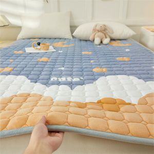 Thickened Flannel Thermal Mattress