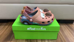 Giày sục crocs chuẩn xịn chống hôi chân nhựa tế bào êm mềm dẻo bền đi mưa lội nước đi biển cho trẻ em ô tô răng vẩu màu nâu