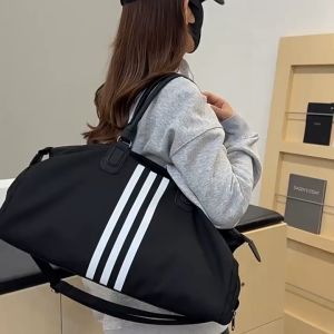 Tas Travel Gym Fitness Yoga Sports Bags Hand Carry Bag Anti Air Waterproof Duffel Bag Organizer Waterproof Koper Organizer Tas Selemapang Jinjing Slingbag Piknik Mudik Handbag Premium Muat Banyak Simpel Elegan Warna Hitam Abu Abu Smile