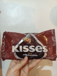 HERSHEYS KISSES CREAMY MILK CHOCOLATE AND ALMONDS