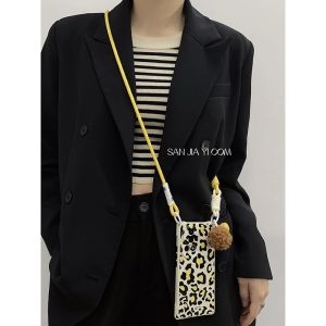 Fashionable Black And Yellow Leopard Print Phone Case Crossbody Side Carry with Wrist Strap Lanyard Protective Huawei Nova12 pro Ultra Nova11 Soft Shell