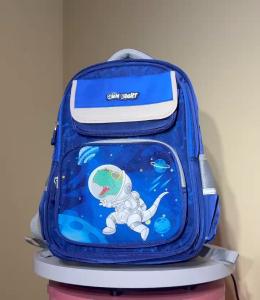 SUN EIGHT - 22182 Balo học sinh Cấp 1 siêu nhẹ chống gù chống thấm nước cặp sách học sinh tiểu học