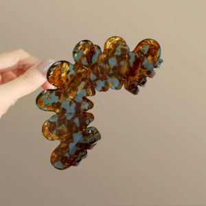 กิ๊บติดผมรูปดอกไม้สไตล์เกาหลีสำหรับผู้หญิง 2025 ใหม่ ที่คาดผมด้านหลังศีรษะ ไฮเอนด์ สำหรับฤดูร้อน ที่คาดผมรูปปากฉลาม ที่คาดผมสำหรับเดินทาง