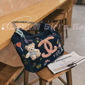 Fashionable Large Capacity Denim Tote Bag for Women Casual Style Shoulder Bag with Zipper Closure and Interior Pocket