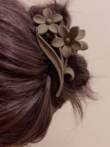 Retro Floral กิ๊บติดผม ผู้หญิง เครื่องประดับผมแบบหนีบฉลามขนาดกลาง เรียบหรู Sensation New Fresh Out สไตล์เกาหลี กิ๊บติดผม