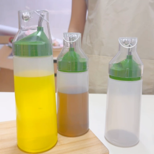 Large Capacity Plastic Squeeze Bottle - Automatic Lid Opening Oil Pourer Bottle - Dust-proof - Leak-proof Soy Sauce Vinegar Seasoning Oil Bottle - Condiments Oil Dispenser