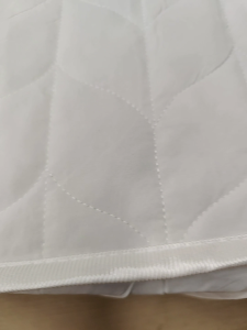 High Quality Waterproof Mattress Protector Quilted Mattress Cover Mattress Pad Fitted Bed Foam Cover with Garterized Bed Toppers