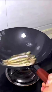 THE-leortiux กระทะเหล็ก เผาไฟอุณหภูมิสูง ไร้สารเคลือบ ปลอดภัยกว่า กะทะเหล็กเผาไฟ กระทะเหล็กเผา