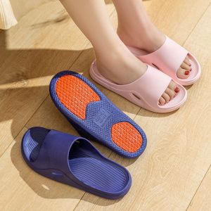 Tiktok รองเท้าแตะ รองเท้าแตะกันลื่นในห้องน้ำ รองเท้าแตะนุ่ม หลายสี หลายขนาด - 10 วันสุด