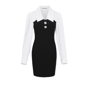 ชุดเดรสสั้นทรงเอเอวสูงถักสีดำขาวสไตล์ย้อนยุค กระโปรงสั้นทรงเอผ้าถักแขนยาวคอวีลายดอกไม้ฤดูใบไม้ผลิ