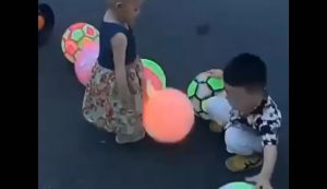 Đồ chơi banh tưng sáng đèn size 22 cm Bóng sáng Lam anh store