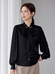 WANGGONGZHU | เสื้อเชิ้ตผ้าซาตินไหมสำหรับผู้หญิง ฤดูร้อน 2025 ดีไซน์ใหม่ ผูกโบว์ผีเสื้อ ผ้าชีฟองไหมผสม เสื้อเชิ้ตผู้หญิง ทรงตรง แขนยาว สีพื้น