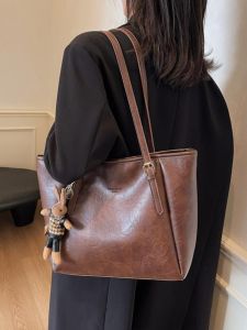 Womens Bag Fashionable Retro New Arrival Fall and Winter Fancy Fashion Korean Version for Commuter Large Capacity Accessible Luxury Simple Tote Bag