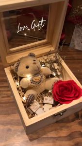 Hộp quà gỗ cao cấp kèm phụ kiện xinh xắn - phù hợp đựng mỹ phẩm nước hoa trang sức và nhiều món quà - kèm hoa khô và đèn led