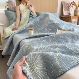 AIYUN | Color Woven Jacquard Three Layer Cotton Summer Quilt