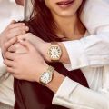 Đồng hồ Bulova. 