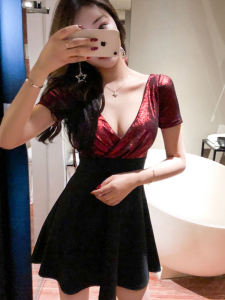 ชุดไนท์คลับเซ็กซี่เสื้อผ้าทํางานสตรีเซ็กซี่คอวีแขนสั้นสไตล์ฤดูร้อนเอวตัดกระชับสัดส่วนขนาดใหญ่