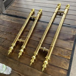 Tay nắm cửa màu vàng vân rồng chìm dài 80 1m 1m20lắp cửa nhôm và kính gỗ cửa nhôm thủy lựctay rồng chìm