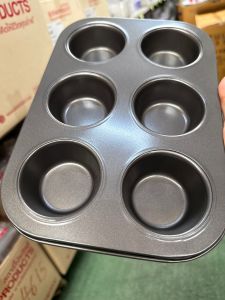 พิมพ์ขนมหกหลุมใหญ่เป็นถาดเทปร่อนหลุมอย่างดี