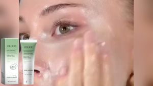 OUHOE Cleanser 100g Repairing Deep Cleansing Moisturizing Cleanser Acne Treatment Skin Care