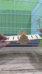 ชิงช้าหนูแฮมสเตอร์ ไม้ธรรมชาติ ดีไซน์การ์ตูนน่ารัก ขนาด 15x5x5 cm