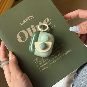 Retro Luxury Green Solid-Color Glossy with Dimensional Graphics Protective Earphone Case Cover for AirPods 1 2 3 4 Pro Pro2