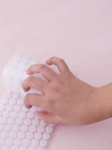 100 Pair Self Adhesive Dots Hook and Loop White Nylon Sticky Back Coins Fastener Dot Stickers Tapes for Hanging Sewing Clothing