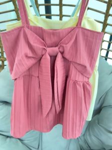 Y-044 เสื้อสายเดี่ยวแต่งโบว์ที่อก ผ้าปั๊มลายนูน ผ้านิ่มเบาใส่สบาย ให้ความน่ารักและเซ็กซี่ในตัว