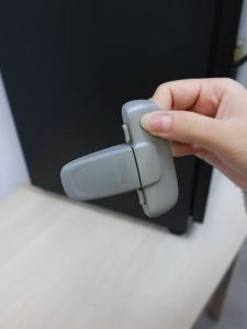 Home Refrigerator Freezer Door Lock Anti-pinch Door Latch Catch Toddler Kids Child Baby Safety Lock Self-adhesive Fridge Child Lock