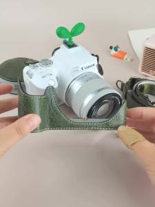 NiYi | Ốp Lưng Máy Ảnh Bằng Da Cho Canon 200DII Mark II Kèm Dây Đeo Vai - Vỏ Bảo Vệ Có Kính Cường Lực 1/4 Inch