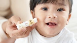 ไออุ่น บาล์มบัวหิมะออร์แกนิค 5 g. (aiaoon Organic Soothing Balm with Snow Lotus Extract) หลอดหมุน