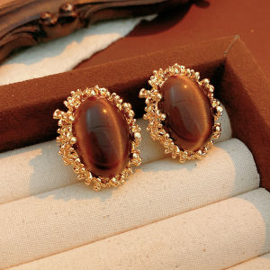 Mediaeval Vintage Imitation Tiger Eye Stone Clip Earrings Luxury Womens Coffee Plated Lace Oval Ear Cuff Jewelry Banquet K1