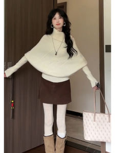YUEZHONGWEI | Thick and Loose Design Sweater with White Turned Collar