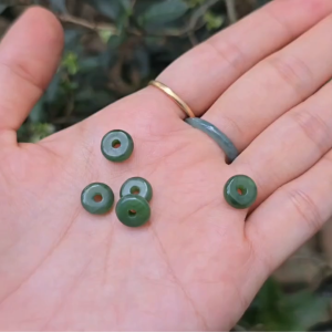 Q513 Charm ngũ đồng điếu Ngọc Bích xanh đậm sẵn lỗ 2li ko kén mệnh - Phong Thủy TUDO