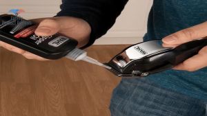 WAHL น้ํามันหล่อลื่น ใบมีดฟันปัตตาเลี่ยน รุ่น WH-01 รักษาใบมีดให้คมอยู่เสมอป้องกันสนิม ลดความร้อน ยืดอายุการใช้งาน 120 ml (มล.) - สีดํา